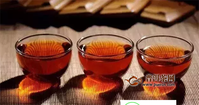 这样倒茶，难怪你得罪人