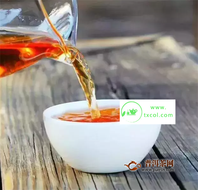 这样倒茶，难怪你得罪人