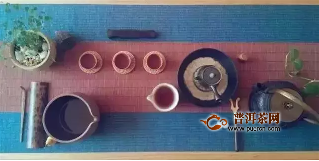 这样倒茶，难怪你得罪人