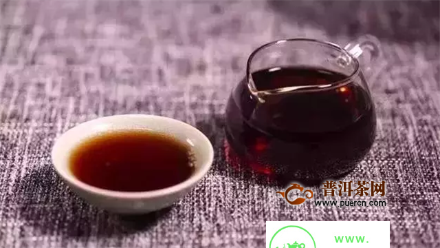 这样倒茶，难怪你得罪人